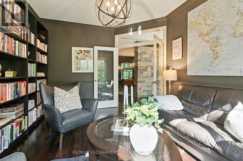 26 Parkshore Place, Hamilton, ON - Indoor Photo Showing Living Room