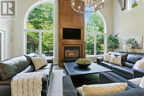 26 Parkshore Place, Hamilton, ON - Indoor Photo Showing Living Room With Fireplace