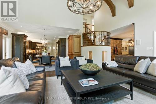 26 Parkshore Place, Hamilton, ON - Indoor Photo Showing Living Room