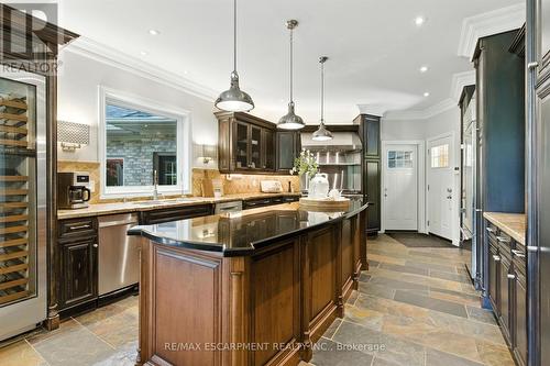 26 Parkshore Place, Hamilton, ON - Indoor Photo Showing Kitchen With Upgraded Kitchen