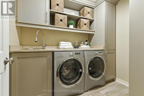 26 Parkshore Place, Hamilton, ON - Indoor Photo Showing Laundry Room