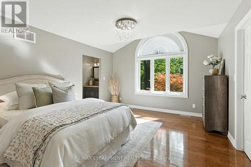 26 Parkshore Place, Hamilton, ON - Indoor Photo Showing Bedroom