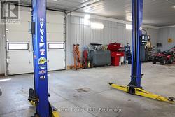 1650 square foot shop - 