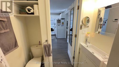 127 Yonge Street S, Brockton, ON - Indoor Photo Showing Bathroom