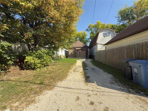 648 Atlantic Ave, Winnipeg, MB 