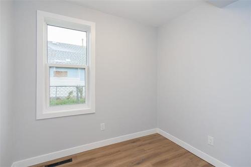 958 Alexander Ave, Winnipeg, MB 