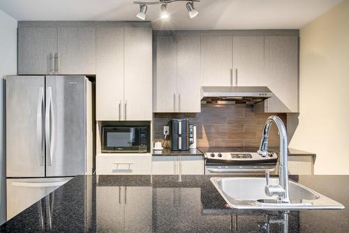 Cuisine - 108-4700 Boul. Henri-Bourassa O., Montréal (Saint-Laurent), QC - Indoor Photo Showing Kitchen With Upgraded Kitchen
