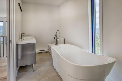 Salle de bains - 255 Ch. Du Mont-Jasper, Saint-Donat, QC - Indoor Photo Showing Bathroom
