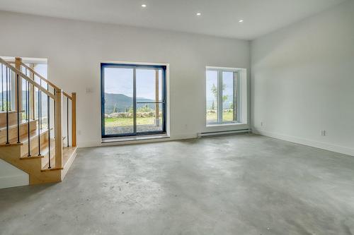 Salle familiale - 255 Ch. Du Mont-Jasper, Saint-Donat, QC - Indoor Photo Showing Other Room