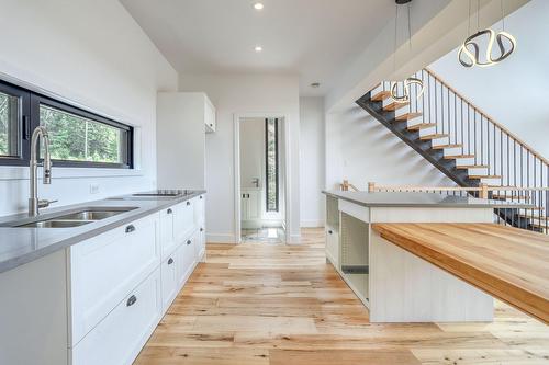 Cuisine - 255 Ch. Du Mont-Jasper, Saint-Donat, QC - Indoor Photo Showing Kitchen With Double Sink