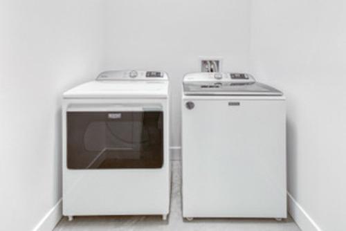 Salle de lavage - 255 Ch. Du Mont-Jasper, Saint-Donat, QC - Indoor Photo Showing Laundry Room