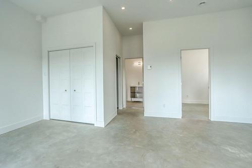 Salle familiale - 255 Ch. Du Mont-Jasper, Saint-Donat, QC - Indoor Photo Showing Other Room