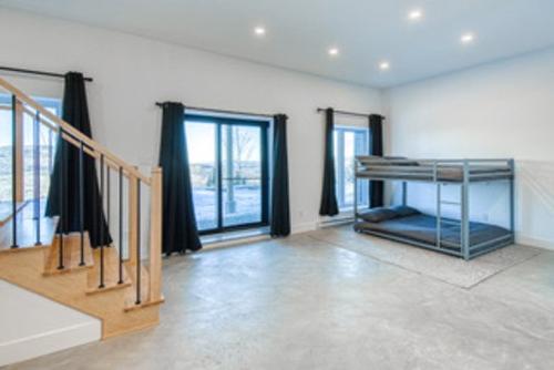 Salle familiale - 255 Ch. Du Mont-Jasper, Saint-Donat, QC - Indoor Photo Showing Other Room