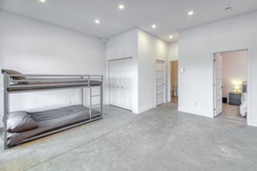 Salle familiale - 255 Ch. Du Mont-Jasper, Saint-Donat, QC - Indoor