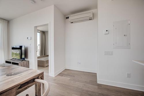 Boudoir - 1316-1 Boul. De Maisonneuve O., Montréal (Ville-Marie), QC - Indoor