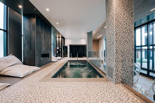 Piscine - 1316-1 Boul. De Maisonneuve O., Montréal (Ville-Marie), QC - Indoor Photo Showing Other Room