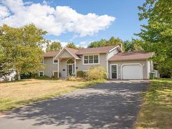 54 ANNE Crescent  Stratford, PE C1B 1M8