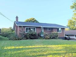 7 Muriel Avenue  Dartmouth, NS B2W 2E4