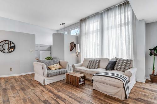 Salon - 118 Ch. Jos-Montferrand, L'Ange-Gardien, QC - Indoor Photo Showing Living Room