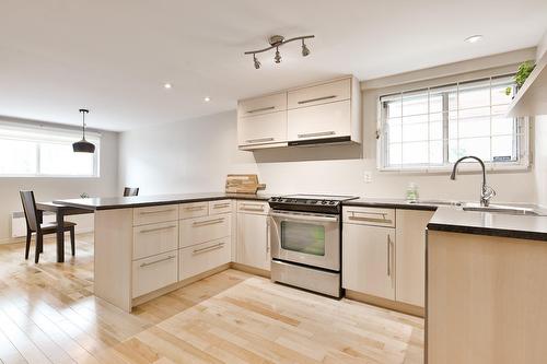 Kitchen - 4413 Av. D'Orléans, Montréal (Rosemont/La Petite-Patrie), QC - Indoor Photo Showing Kitchen With Upgraded Kitchen