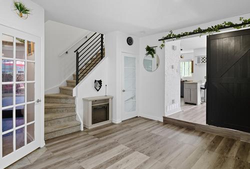 Salon - 151 Rue Madaire, Gatineau (Aylmer), QC 