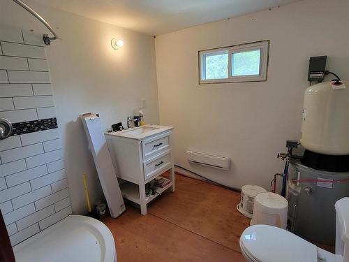 37 Jewett Rd, Stratton, ON - Indoor Photo Showing Bathroom