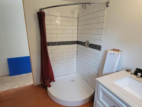 37 Jewett Rd, Stratton, ON - Indoor Photo Showing Bathroom
