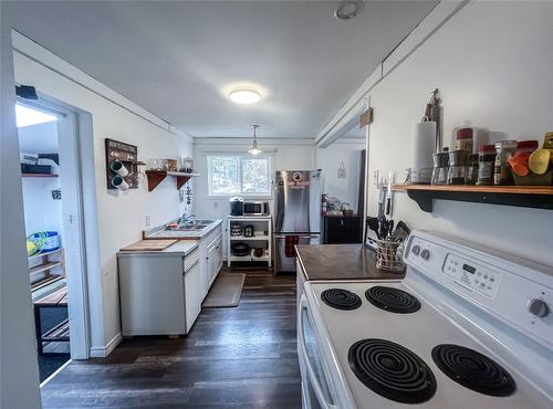 5844 Highway 33, Beaverdell, BC - Indoor Photo Showing Kitchen