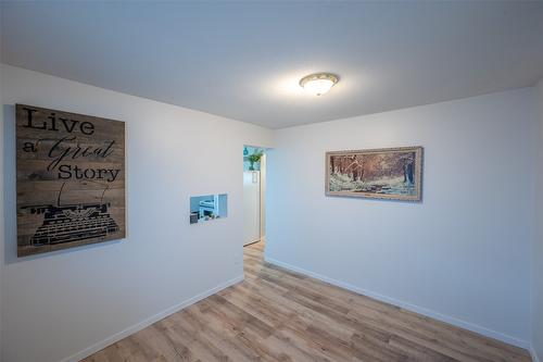 468 Wade Avenue, Penticton, BC - Indoor Photo Showing Other Room