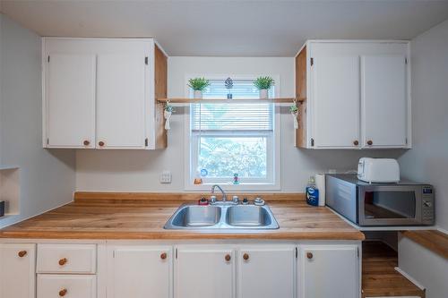 468 Wade Avenue, Penticton, BC - Indoor Photo Showing Kitchen With Double Sink