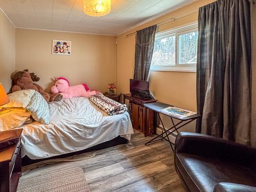 2165 Warren Avenue, Kimberley, BC - Indoor Photo Showing Bedroom