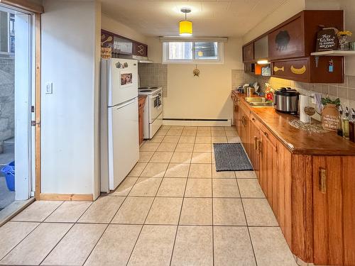 2165 Warren Avenue, Kimberley, BC - Indoor Photo Showing Kitchen With Double Sink