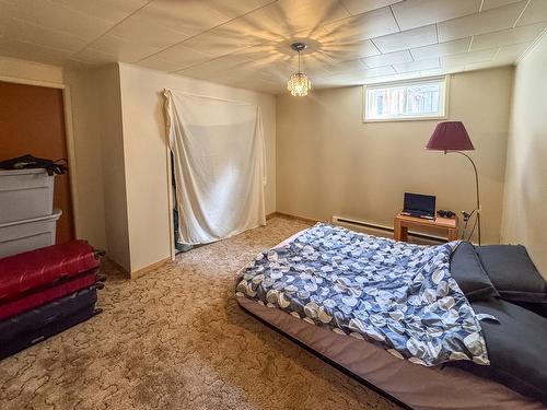 2165 Warren Avenue, Kimberley, BC - Indoor Photo Showing Bedroom