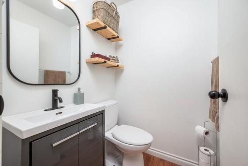 2506 14 Street, Vernon, BC - Indoor Photo Showing Bathroom