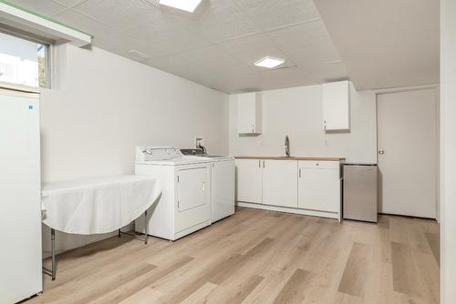2506 14 Street, Vernon, BC - Indoor Photo Showing Laundry Room