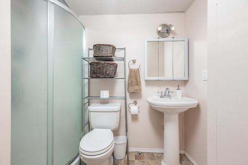 2506 14 Street, Vernon, BC - Indoor Photo Showing Bathroom