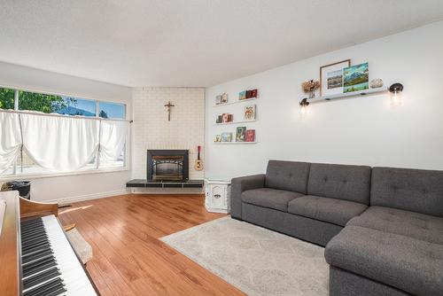 2506 14 Street, Vernon, BC - Indoor Photo Showing Living Room With Fireplace