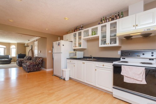 7112 Puckle Rd, Central Saanich, BC 