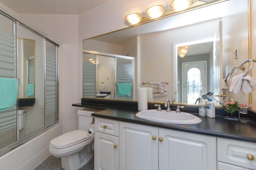 7112 Puckle Rd, Central Saanich, BC 