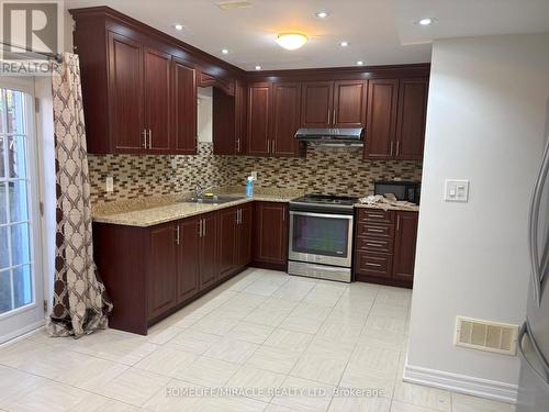 93 Thornbush Boulevard, Brampton, ON - Indoor Photo Showing Kitchen With Double Sink With Upgraded Kitchen
