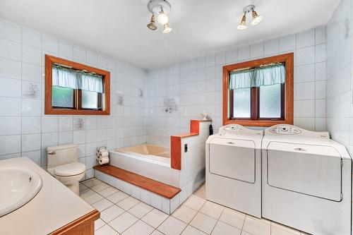 Bathroom - 578 Av. Missisquoi, Venise-En-Québec, QC - Indoor Photo Showing Other Room