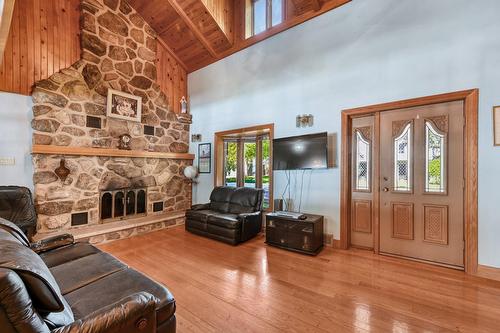 Living room - 578 Av. Missisquoi, Venise-En-Québec, QC - Indoor Photo Showing Living Room With Fireplace