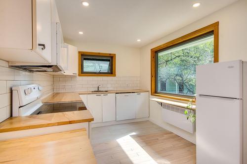 Atelier - 87 Ch. Fairmount, Lac-Brome, QC - Indoor Photo Showing Kitchen