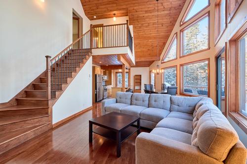 Salon - 95 Ch. Du Domaine-Escarpé, Saint-Donat, QC - Indoor Photo Showing Living Room