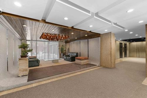 Hall d'entrée/Vestibule - 405-4911 Ch. De La Côte-Des-Neiges, Montréal (Côte-Des-Neiges/Notre-Dame-De-Grâce), QC - Indoor Photo Showing Other Room