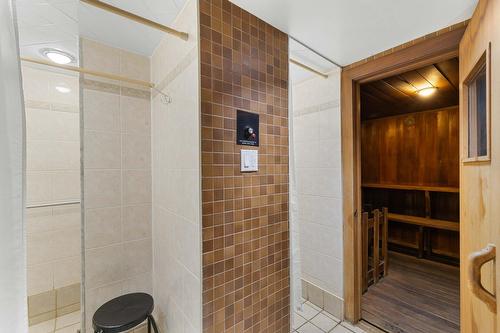 Sauna - 405-4911 Ch. De La Côte-Des-Neiges, Montréal (Côte-Des-Neiges/Notre-Dame-De-Grâce), QC - Indoor Photo Showing Bathroom