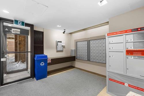 Hall d'entrée/Vestibule - 405-4911 Ch. De La Côte-Des-Neiges, Montréal (Côte-Des-Neiges/Notre-Dame-De-Grâce), QC - Indoor Photo Showing Other Room