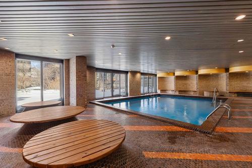 Piscine - 405-4911 Ch. De La Côte-Des-Neiges, Montréal (Côte-Des-Neiges/Notre-Dame-De-Grâce), QC - Indoor Photo Showing Other Room With In Ground Pool
