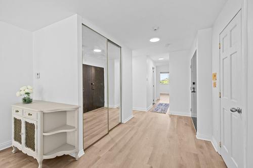 Hall d'entrée/Vestibule - 405-4911 Ch. De La Côte-Des-Neiges, Montréal (Côte-Des-Neiges/Notre-Dame-De-Grâce), QC - Indoor Photo Showing Other Room