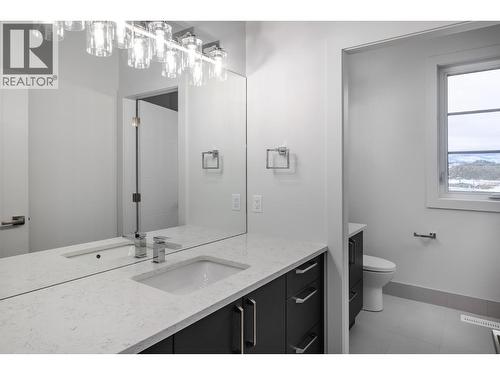 Upper Floor bathroom - 789 Carleton Street, Kelowna, BC - Indoor Photo Showing Bathroom